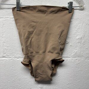 NWOT Skims Core Control Solutionwear